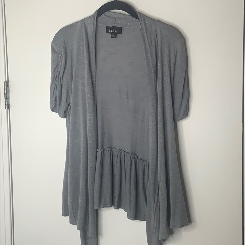 Gray short-sleeve cardigan